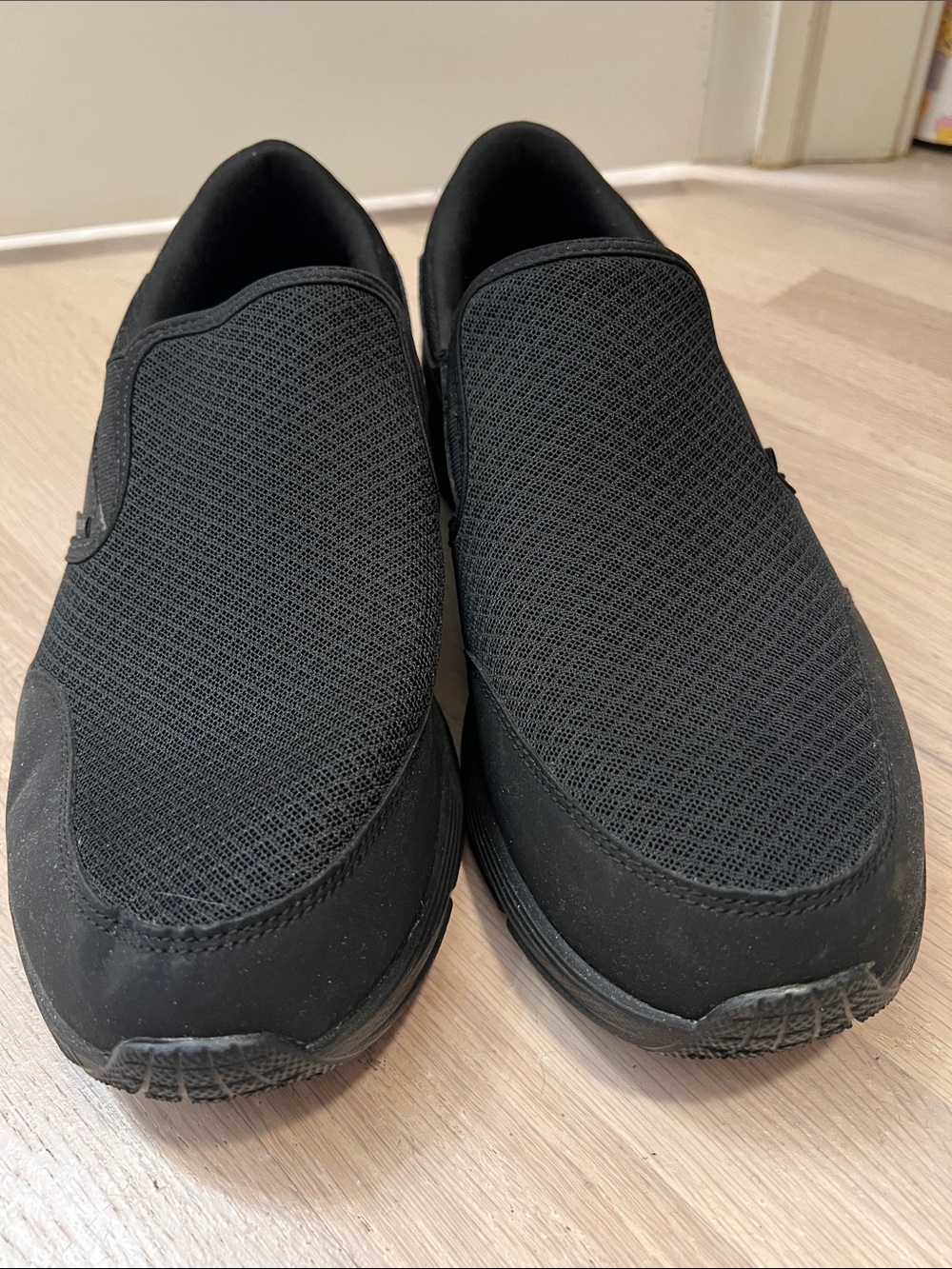 Skechers Men's extra wide fit air cooled memory foam athletic shoe size 11